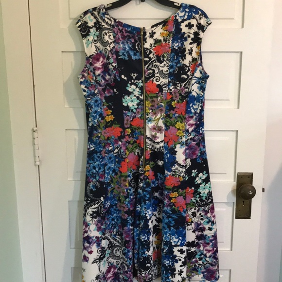 Dress - Picture 4 of 5